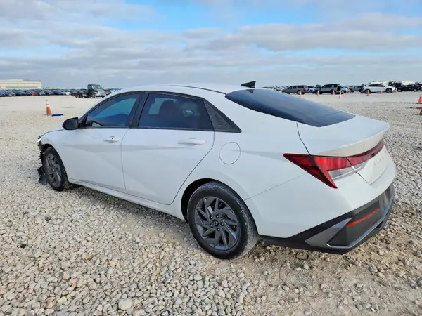 KMHLM4DG2RU808531 2024 HYUNDAI ELANTRA - Image 2