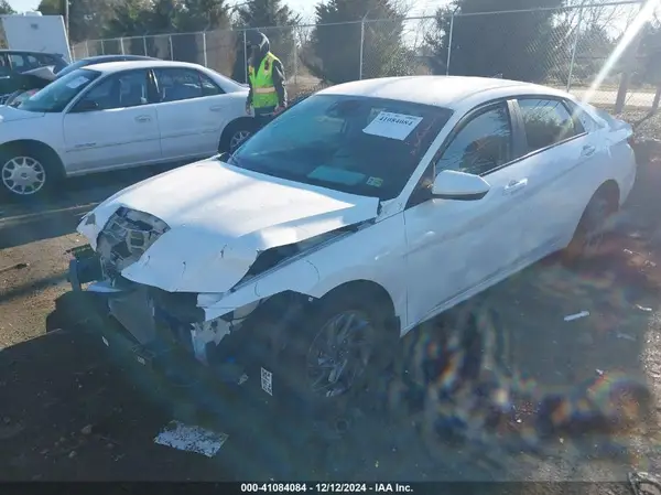 KMHLM4DG2RU817858 2024 HYUNDAI ELANTRA - Image 2