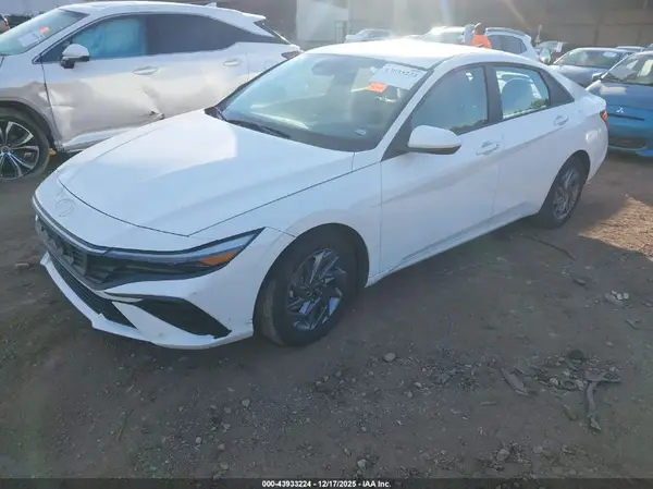 KMHLM4DG2RU819688 2024 HYUNDAI ELANTRA - Image 2