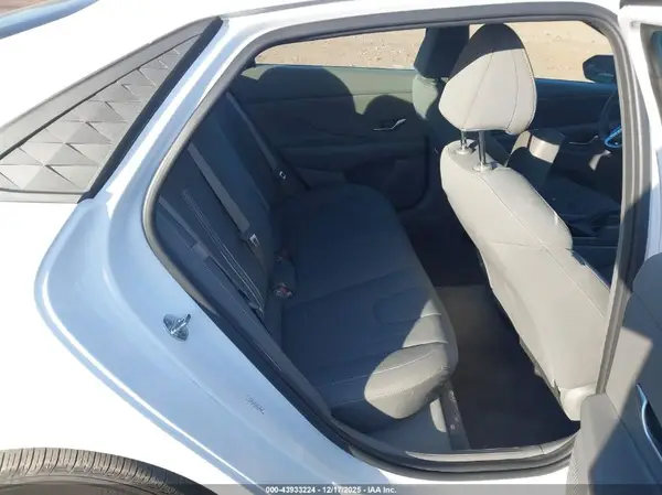 KMHLM4DG2RU819688 2024 HYUNDAI ELANTRA - Image 8