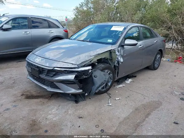 2024 HYUNDAI ELANTRA auction photo 6