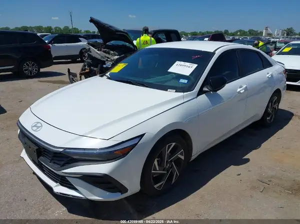 KMHLM4DG2SU923409 2025 HYUNDAI ELANTRA - Image 2
