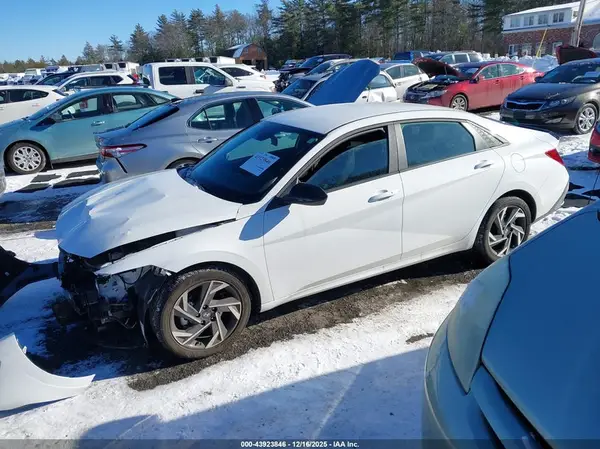 KMHLM4DG2SU937214 2025 HYUNDAI ELANTRA - Image 2