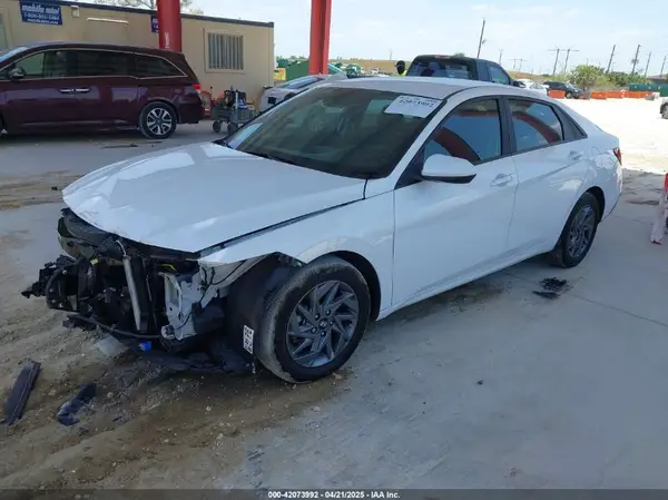 KMHLM4DG3RU637174 2024 HYUNDAI ELANTRA - Image 2
