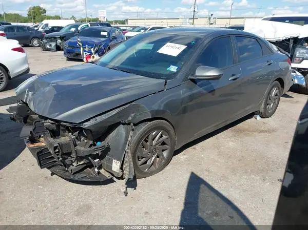 KMHLM4DG3RU638860 2024 HYUNDAI ELANTRA - Image 2
