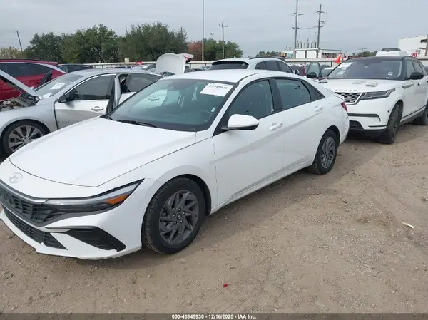 KMHLM4DG3RU657490 2024 HYUNDAI ELANTRA - Image 2