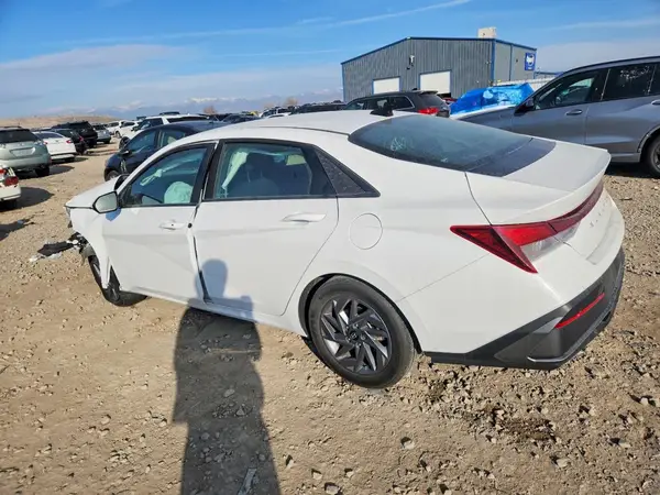 KMHLM4DG3RU675326 2024 HYUNDAI ELANTRA - Image 2