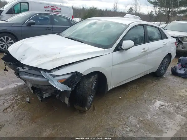 KMHLM4DG3RU678615 2024 HYUNDAI ELANTRA - Image 2
