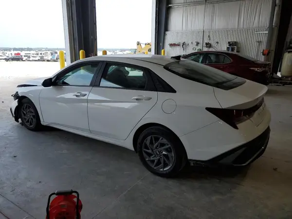 KMHLM4DG3RU686777 2024 HYUNDAI ELANTRA - Image 2