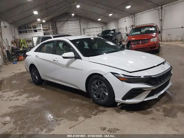 KMHLM4DG3RU690070 2024 HYUNDAI ELANTRA - Image 1