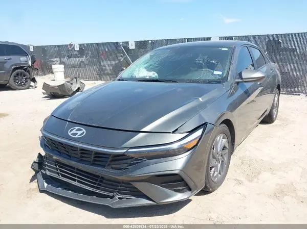 KMHLM4DG3RU724752 2024 HYUNDAI ELANTRA - Image 2