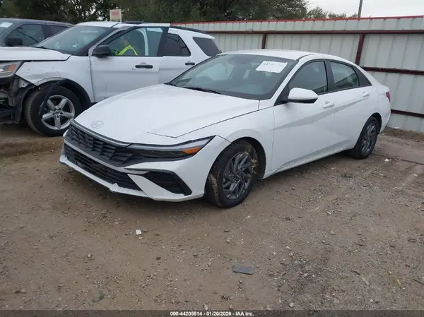 KMHLM4DG3RU735797 2024 HYUNDAI ELANTRA - Image 2