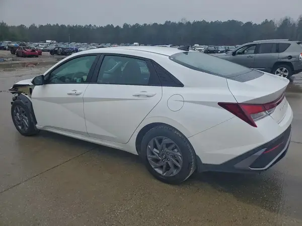 KMHLM4DG3RU756794 2024 HYUNDAI ELANTRA - Image 2