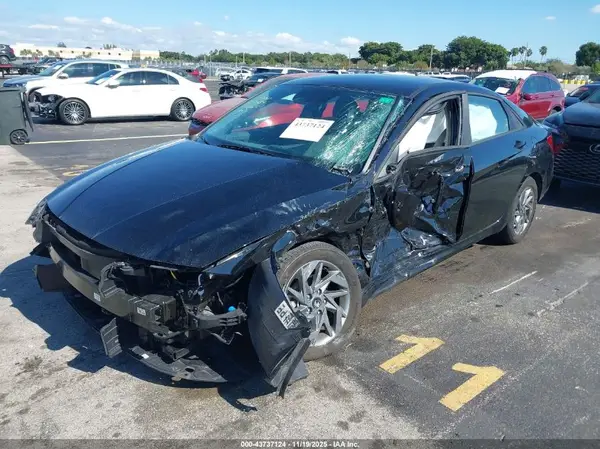 KMHLM4DG3RU762823 2024 HYUNDAI ELANTRA - Image 2