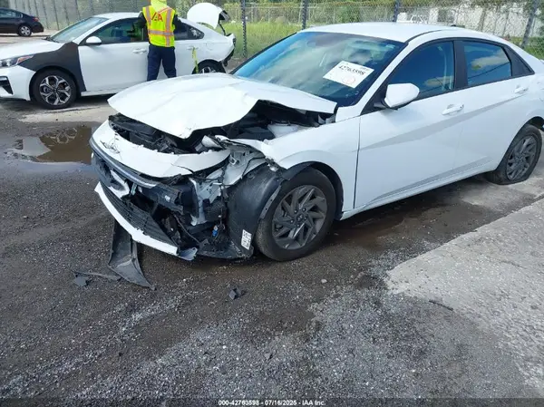 KMHLM4DG3RU770131 2024 HYUNDAI ELANTRA - Image 2