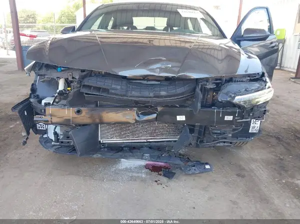 2024 HYUNDAI ELANTRA auction photo 6