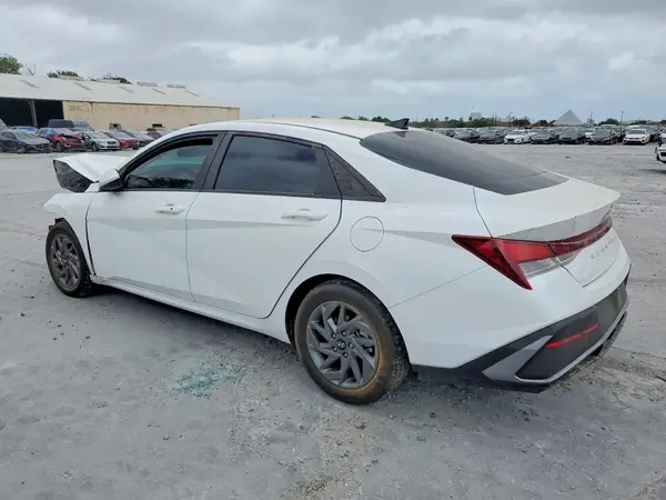 KMHLM4DG3RU794509 2024 HYUNDAI ELANTRA - Image 2