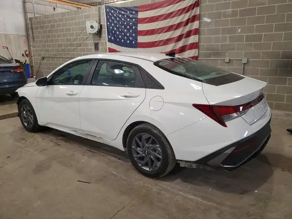 KMHLM4DG3RU811227 2024 HYUNDAI ELANTRA - Image 2