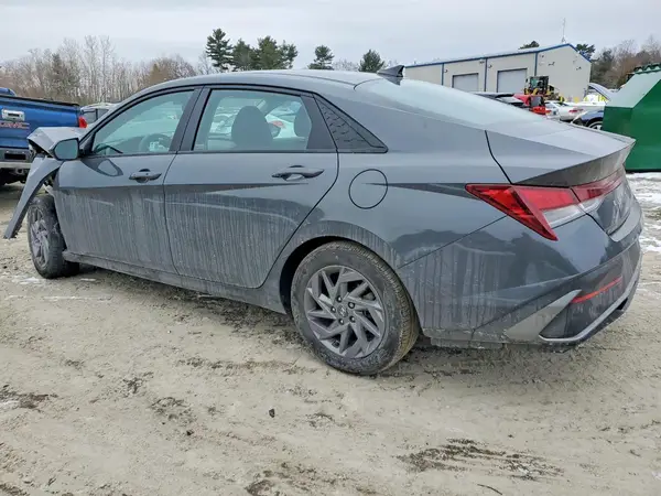 KMHLM4DG3RU812796 2024 HYUNDAI ELANTRA - Image 2