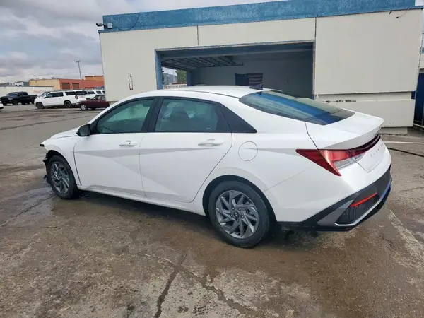 KMHLM4DG3RU819618 2024 HYUNDAI ELANTRA - Image 2