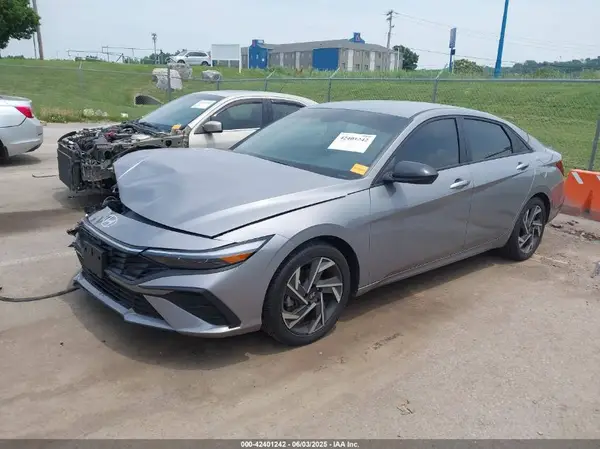 KMHLM4DG3SU951431 2025 HYUNDAI ELANTRA - Image 2