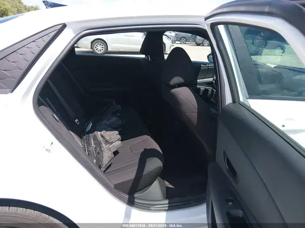 2026 HYUNDAI ELANTRA auction photo 8