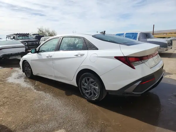 KMHLM4DG4RU648183 2024 HYUNDAI ELANTRA - Image 2