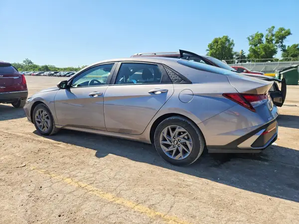 KMHLM4DG4RU675206 2024 HYUNDAI ELANTRA - Image 2
