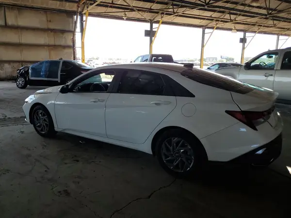 KMHLM4DG4RU685556 2024 HYUNDAI ELANTRA - Image 2