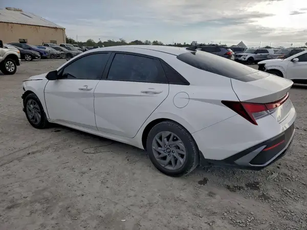 KMHLM4DG4RU794244 2024 HYUNDAI ELANTRA - Image 2