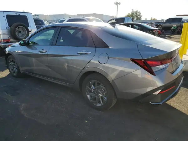 KMHLM4DG4RU805291 2024 HYUNDAI ELANTRA - Image 2