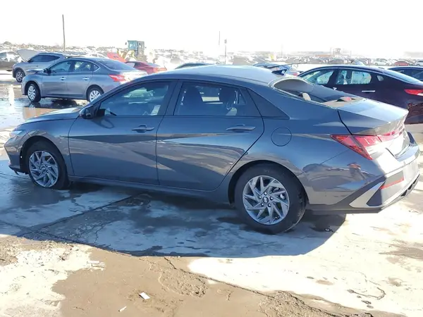 KMHLM4DG4RU806067 2024 HYUNDAI ELANTRA - Image 2