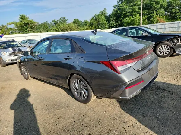KMHLM4DG4RU810877 2024 HYUNDAI ELANTRA - Image 2