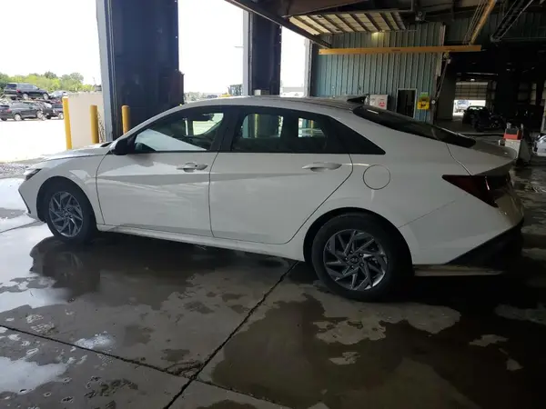 KMHLM4DG4RU811155 2024 HYUNDAI ELANTRA - Image 2