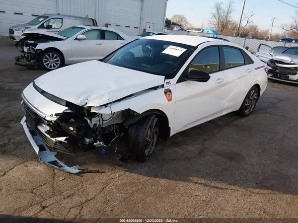 KMHLM4DG4SU915893 2025 HYUNDAI ELANTRA - Image 2