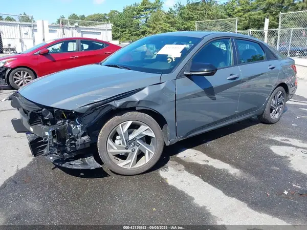 KMHLM4DG4SU932449 2025 HYUNDAI ELANTRA - Image 2