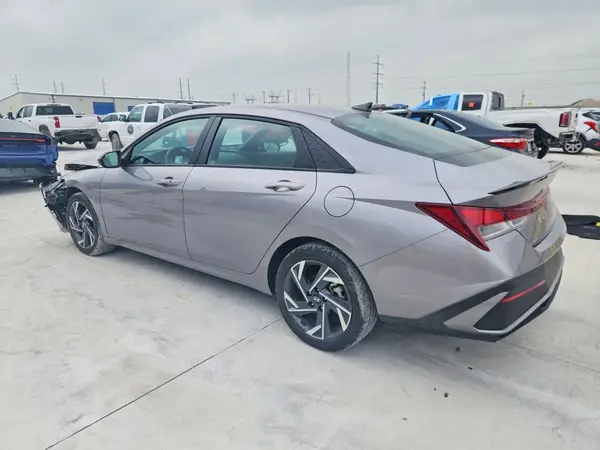 KMHLM4DG4SU937845 2025 HYUNDAI ELANTRA - Image 2