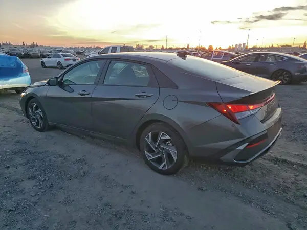 KMHLM4DG4SU984745 2025 HYUNDAI ELANTRA - Image 2