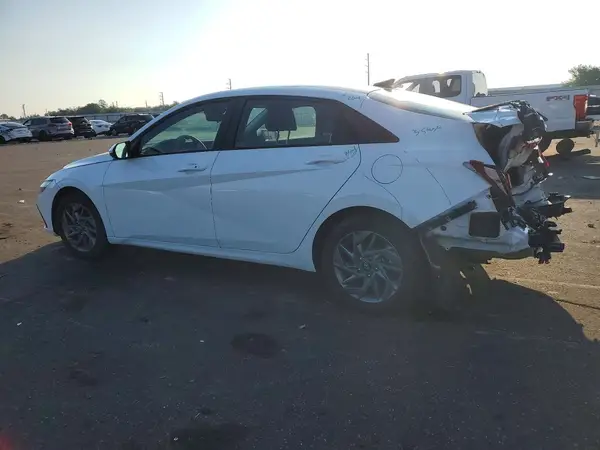 KMHLM4DG5RU637175 2024 HYUNDAI ELANTRA - Image 2