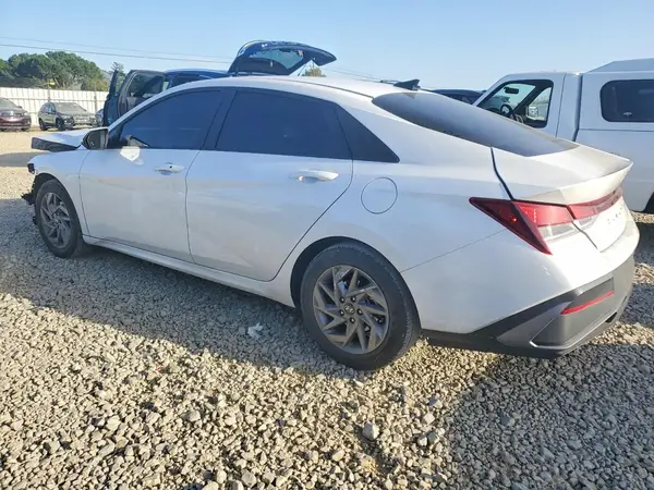 KMHLM4DG5RU640223 2024 HYUNDAI ELANTRA - Image 2