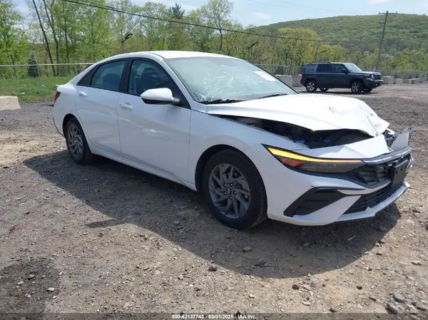 KMHLM4DG5RU641629 2024 HYUNDAI ELANTRA - Image 1