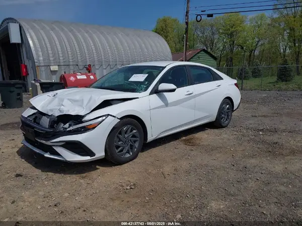 KMHLM4DG5RU641629 2024 HYUNDAI ELANTRA - Image 2