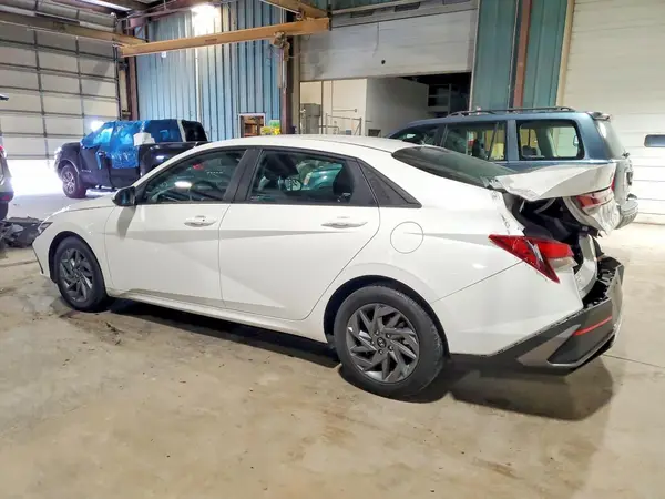 KMHLM4DG5RU656650 2024 HYUNDAI ELANTRA - Image 2