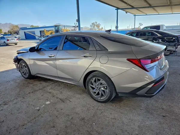 KMHLM4DG5RU686022 2024 HYUNDAI ELANTRA - Image 2