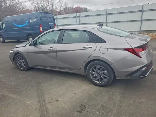 KMHLM4DG5RU700520 2024 HYUNDAI ELANTRA - Image 2