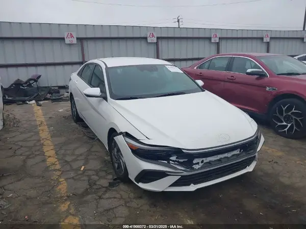 KMHLM4DG5RU750186 2024 HYUNDAI ELANTRA - Image 1