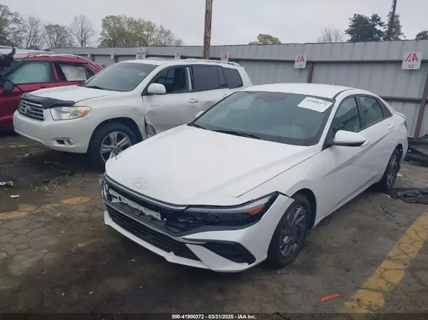 KMHLM4DG5RU750186 2024 HYUNDAI ELANTRA - Image 2