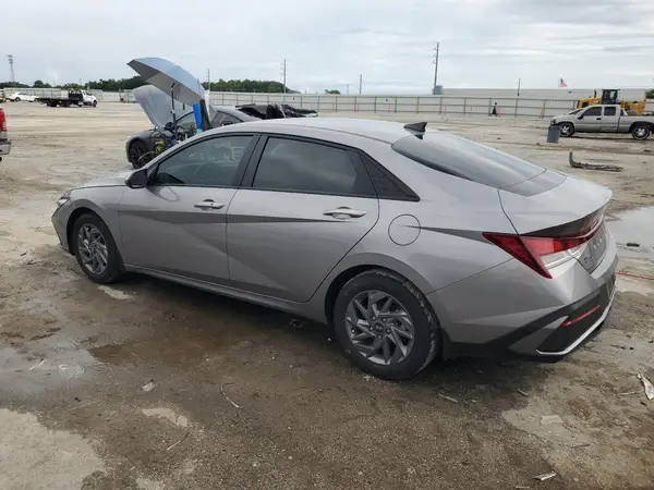 KMHLM4DG5RU752388 2024 HYUNDAI ELANTRA - Image 2