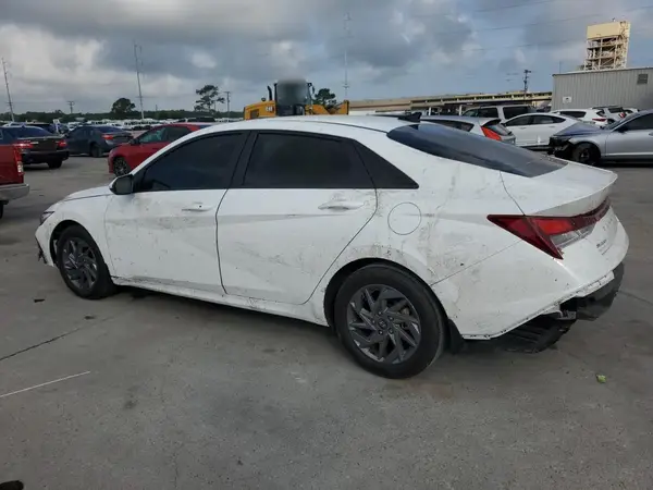 KMHLM4DG5RU758577 2024 HYUNDAI ELANTRA - Image 2
