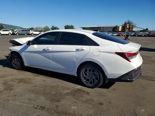 KMHLM4DG5RU762869 2024 HYUNDAI ELANTRA - Image 2